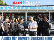 Bayerns Basketballer fahren Audi: Fahrzeug-Übergabe am Audi Dome in München am 30.09. (©Foto: Martin Schmitz)
